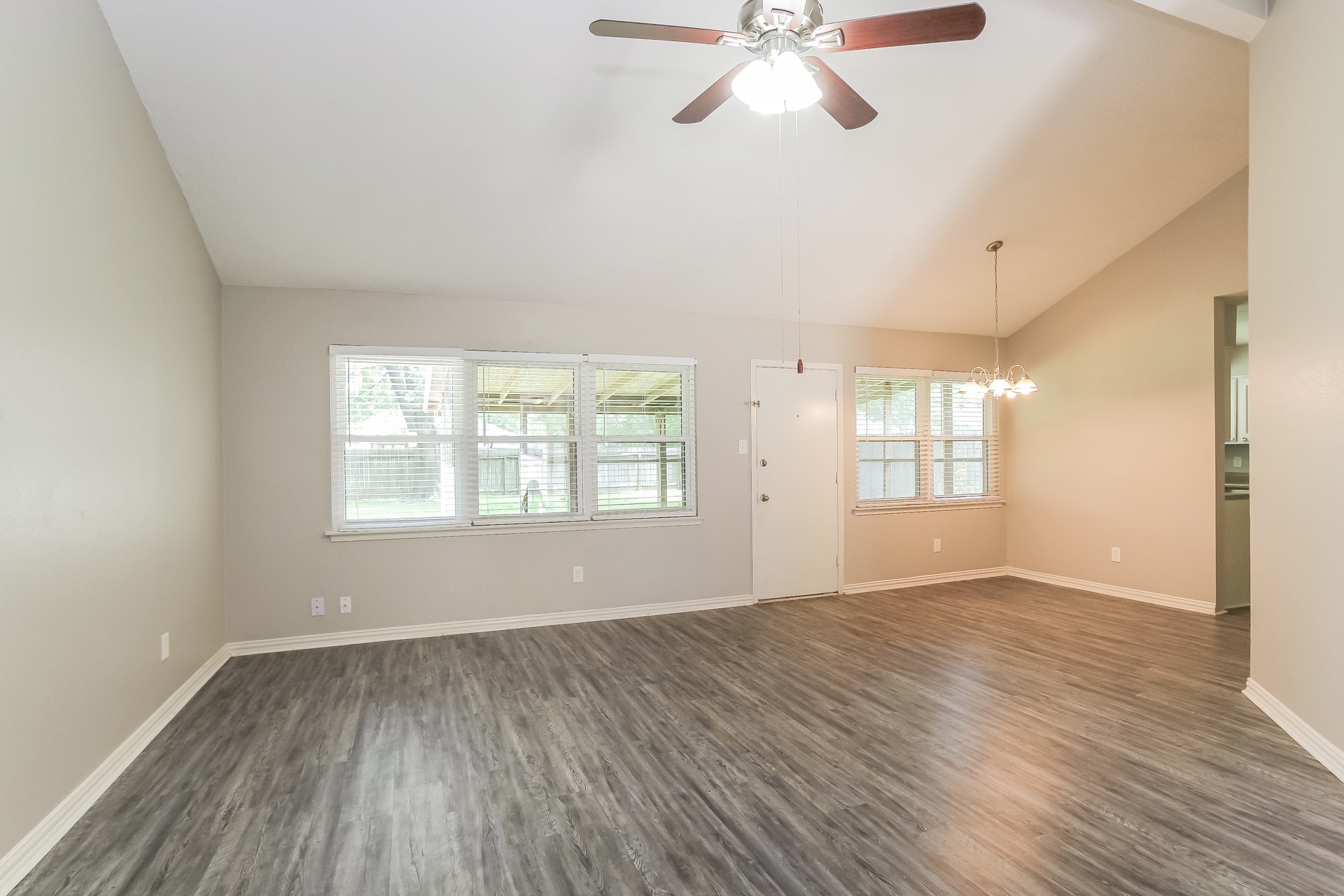 19718 Rackingham Place Humble, TX 77338 - Photo 3 of 15