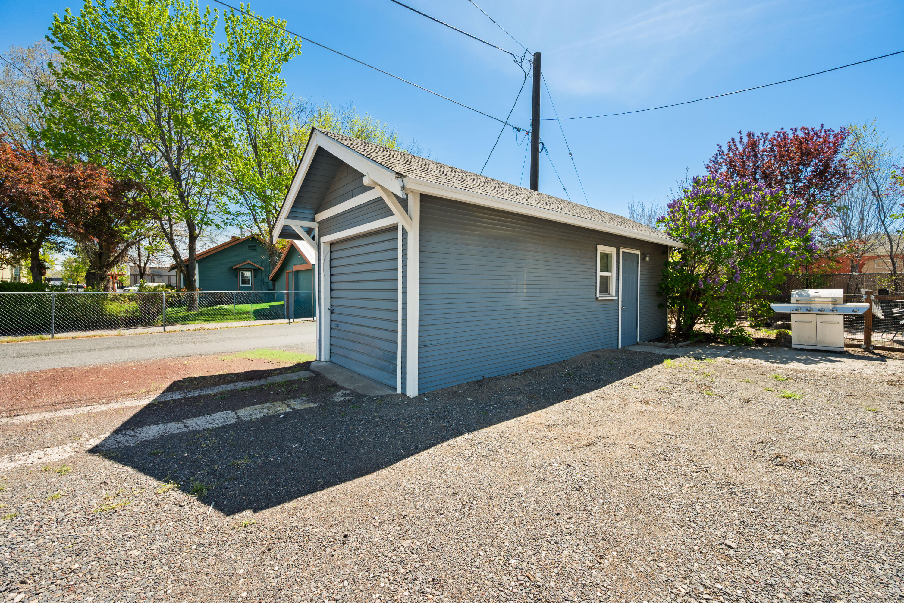 714 Southwest Cascade Avenue Redmond, OR 97756 - Photo 31 of 35 714SWCascadeAve-16