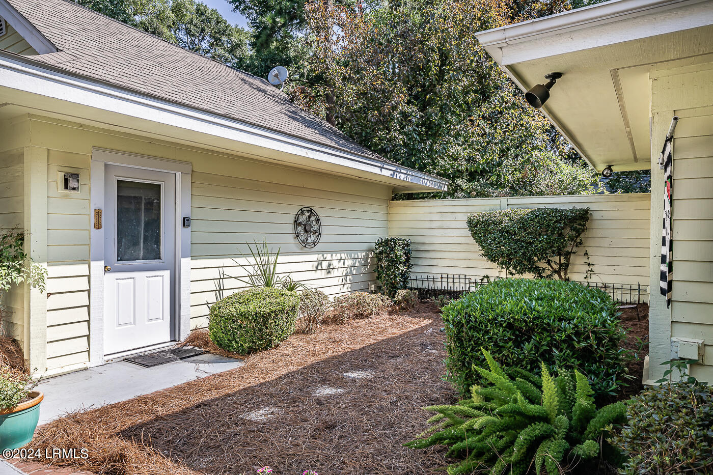 119 Locust Fence Road St. Helena Island, SC 29920 - Photo 4 of 50 Courtyard