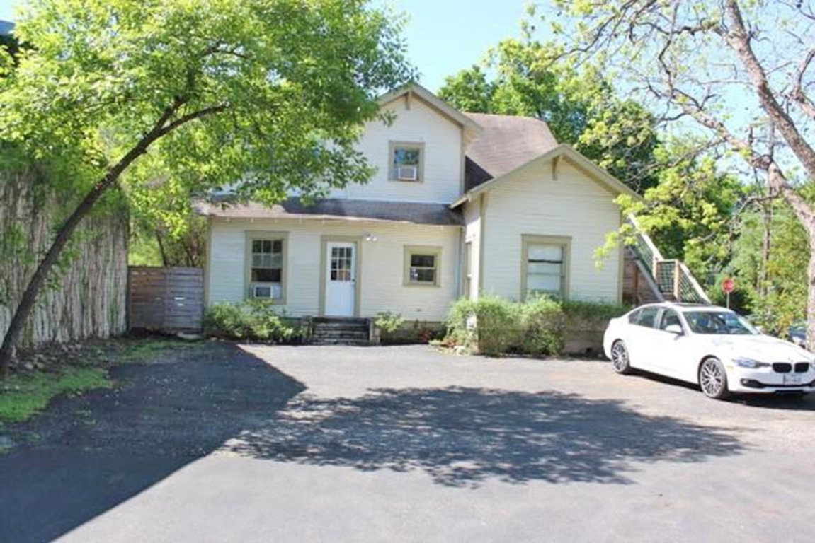 a car parked in front of white house