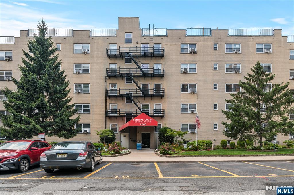 2205 North Central Road, Unit 3C Fort Lee, NJ 07024 - Photo 6 of 6