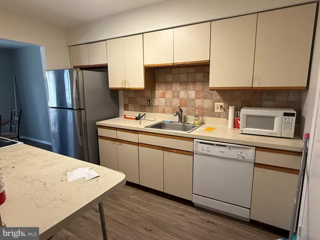 $194,900 | 402 Cypress Point Circle, Mount Laurel, NJ 08054