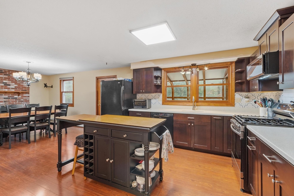 436 Foster Road Tewksbury, MA 01876 - Photo 4 of 42 Gallery Image 4