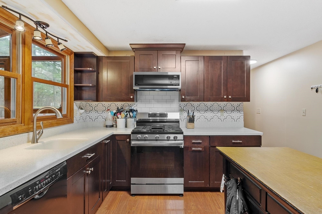 436 Foster Road Tewksbury, MA 01876 - Photo 7 of 42 Gallery Image 7