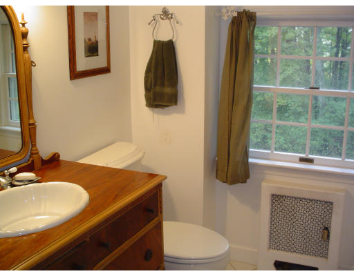 38 Sunset Road Bedford, MA 01730 - Photo 17 of 19 Gallery Image 17