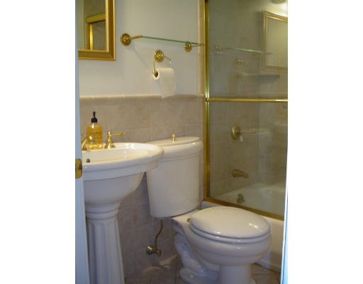 38 Sunset Road Bedford, MA 01730 - Photo 9 of 19 Gallery Image 9