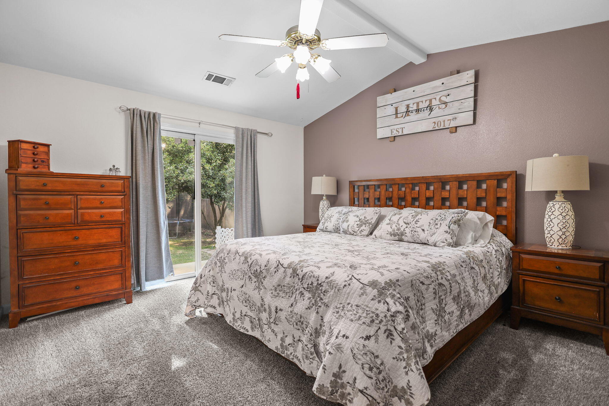 6813 Hemlock Street Redding, CA 96001 - Photo 17 of 42 37-web-or-mls-8Q0A9071-2