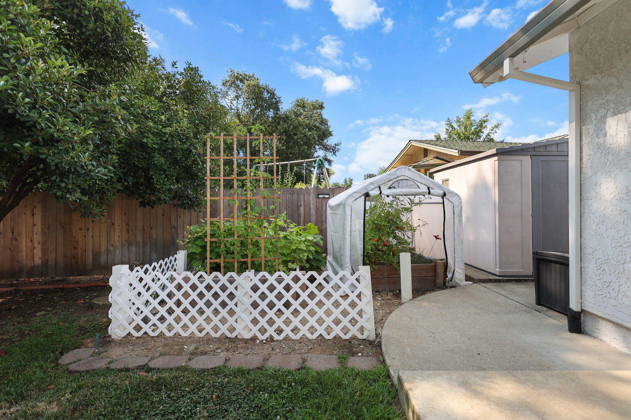 6813 Hemlock Street Redding, CA 96001 - Photo 29 of 42 69-web-or-mls-8Q0A9336