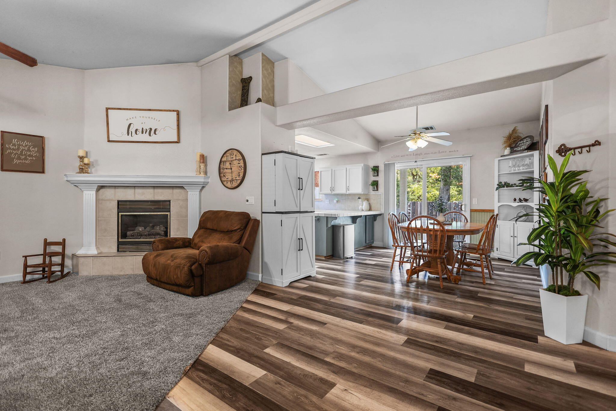 6813 Hemlock Street Redding, CA 96001 - Photo 3 of 42 46-web-or-mls-8Q0A9146