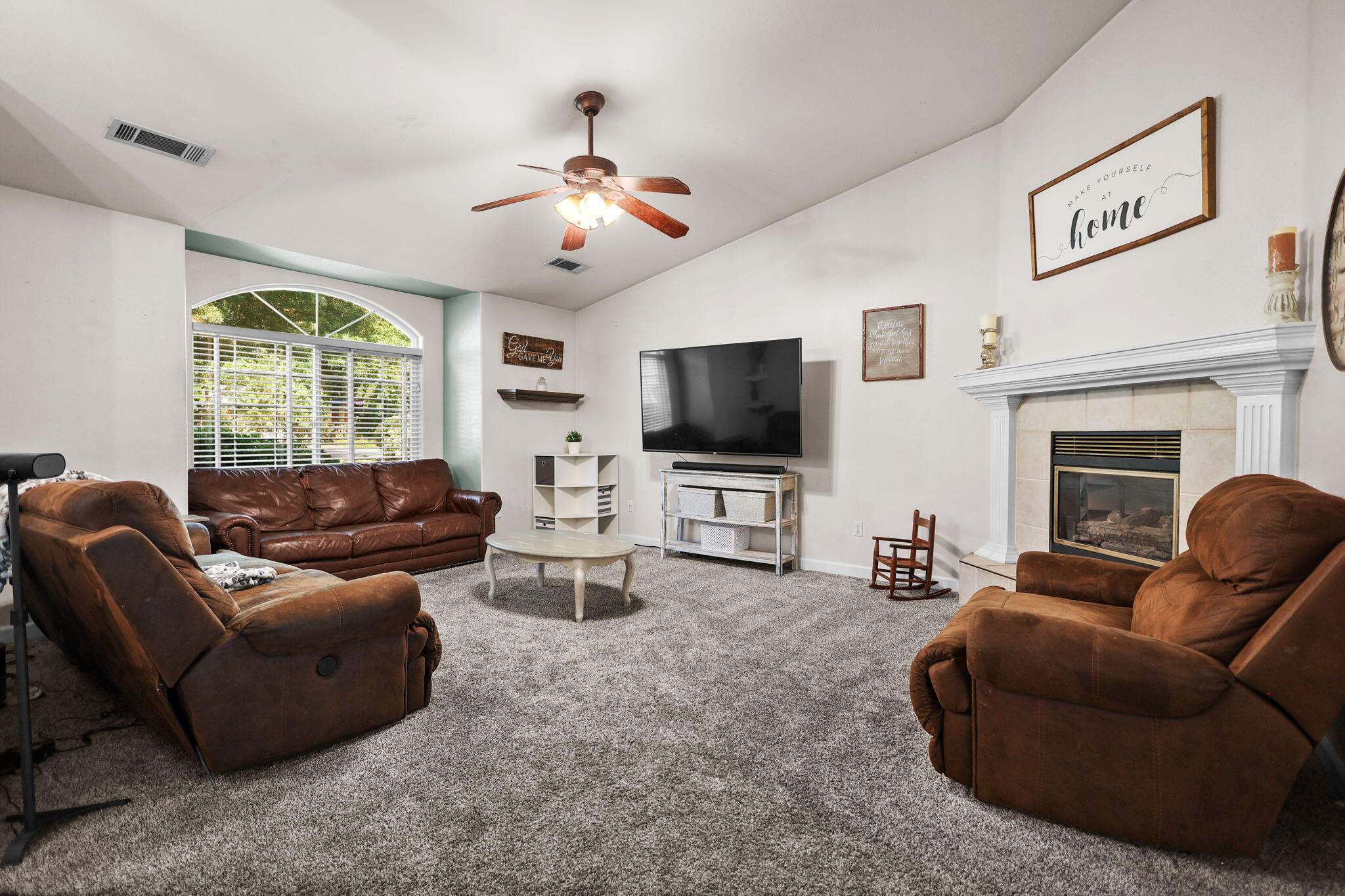 6813 Hemlock Street Redding, CA 96001 - Photo 5 of 42 47-web-or-mls-8Q0A9156