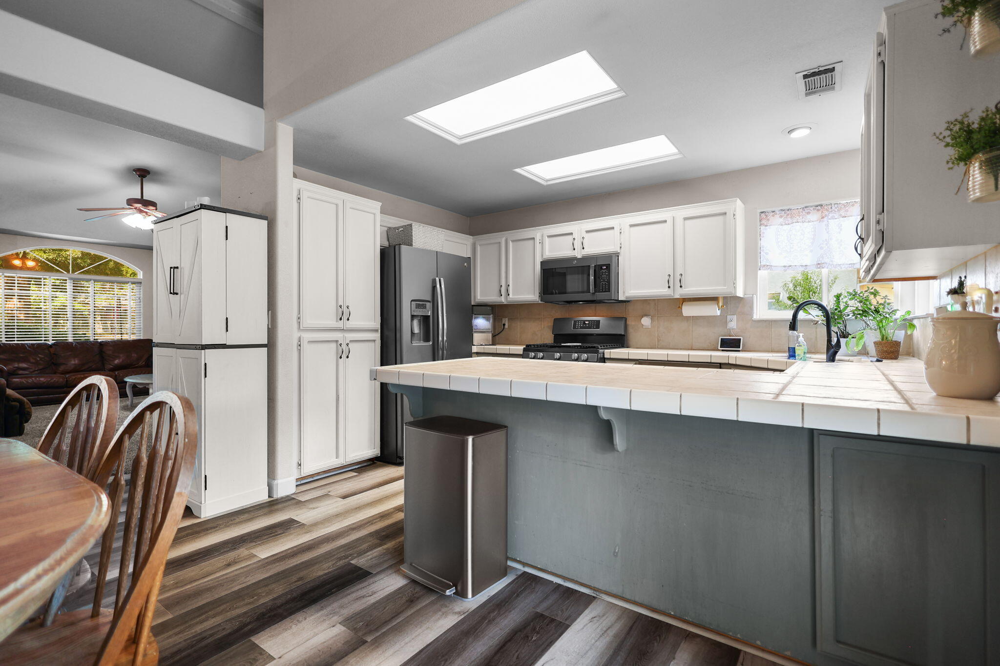 6813 Hemlock Street Redding, CA 96001 - Photo 8 of 42 54-web-or-mls-8Q0A9216