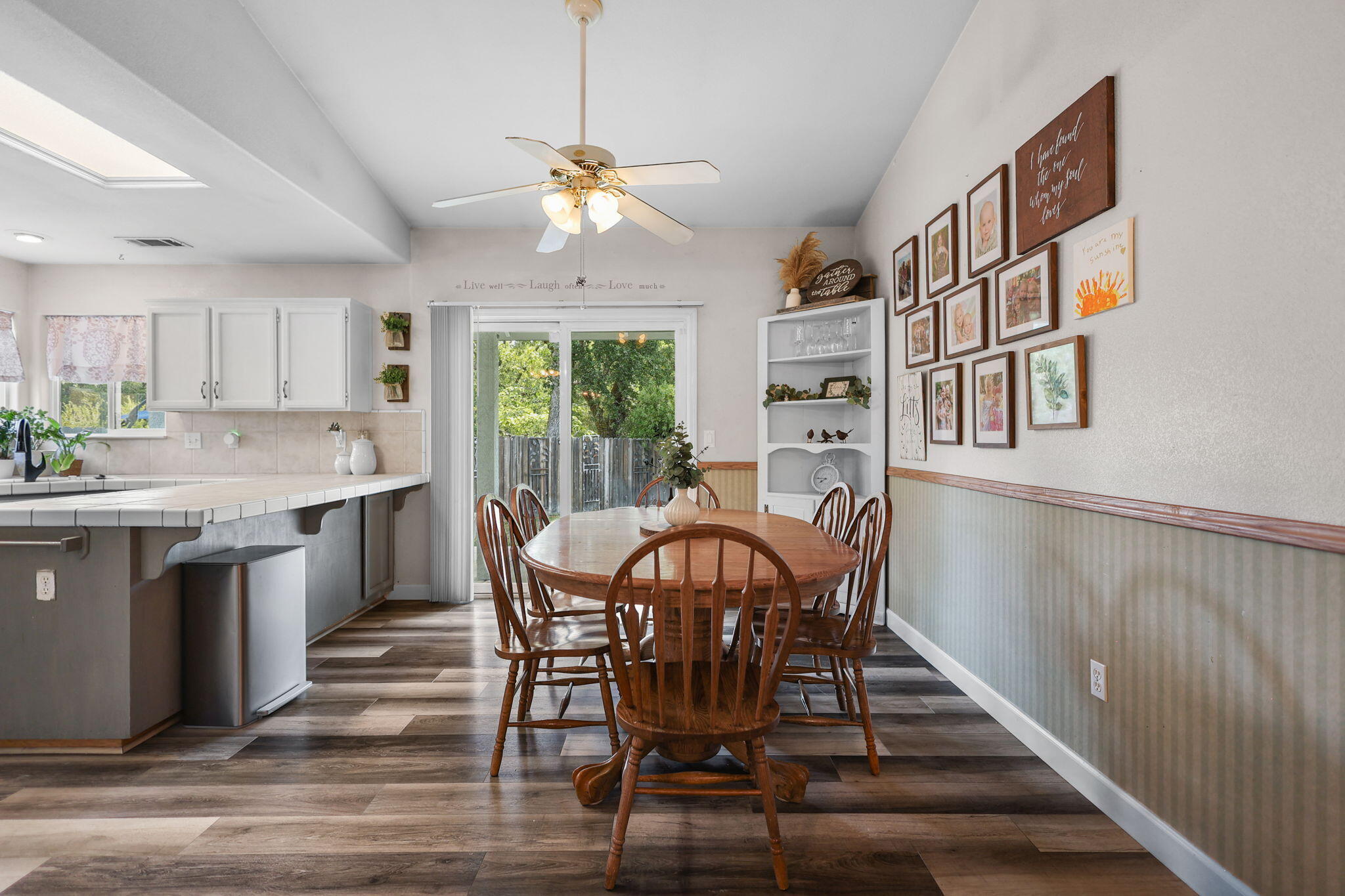 6813 Hemlock Street Redding, CA 96001 - Photo 9 of 42 51-web-or-mls-8Q0A9186