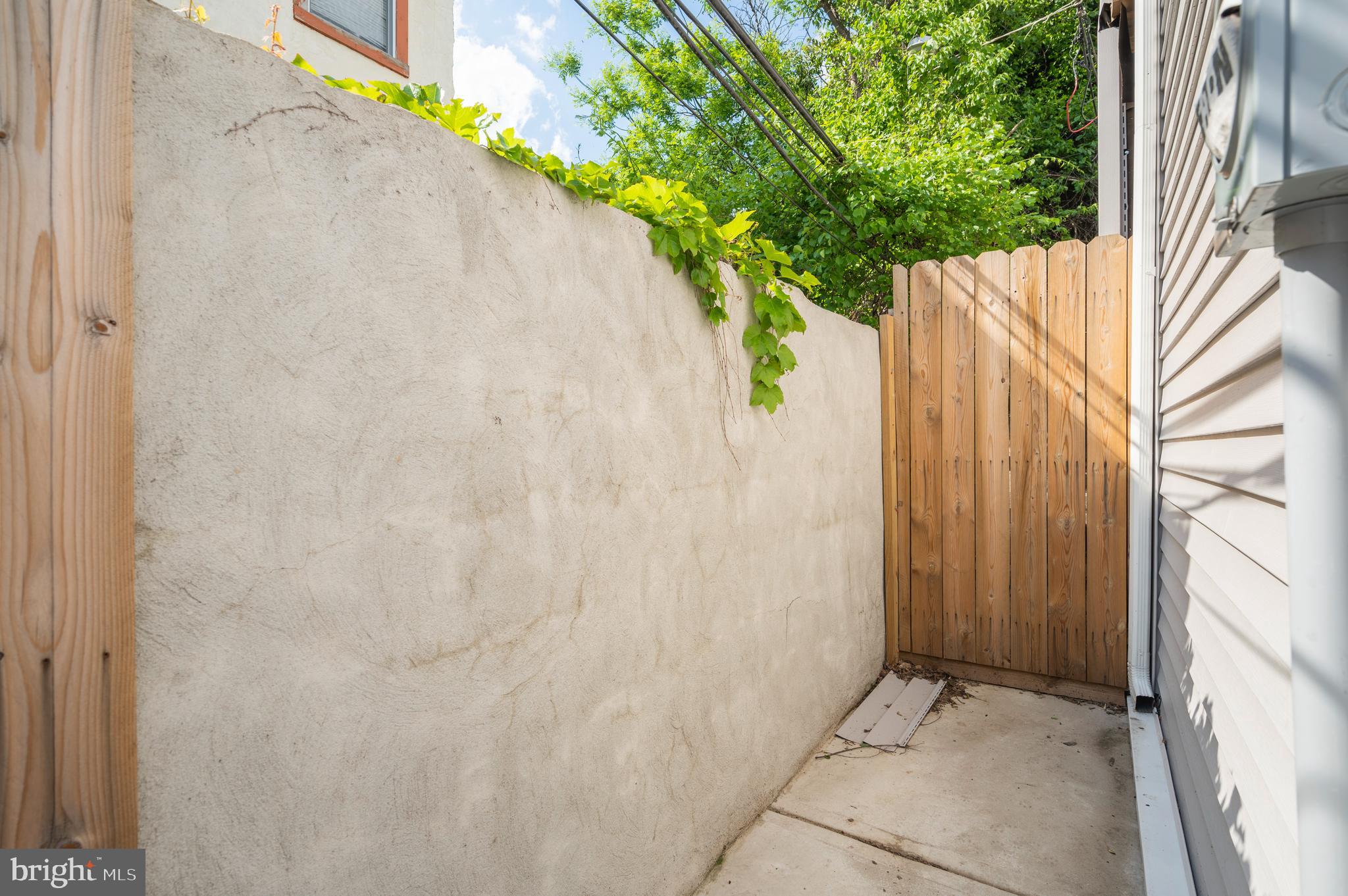 1816 Judson Street Philadelphia, PA 19121 - Photo 25 of 25 L-shaped outdoor garden