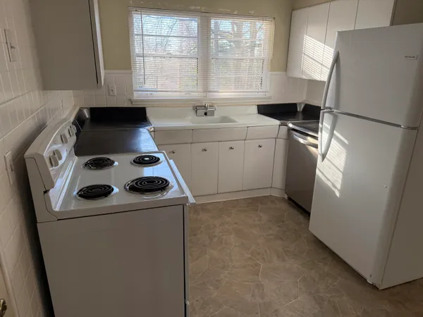 $895 | 948 James Boulevard, Signal Mountain, TN 37377