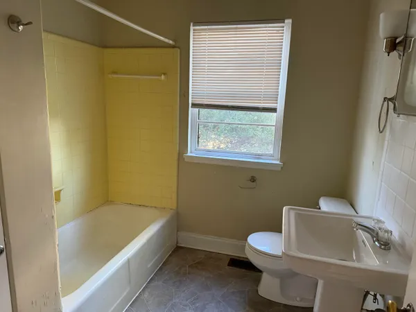 $895 | 948 James Boulevard, Signal Mountain, TN 37377