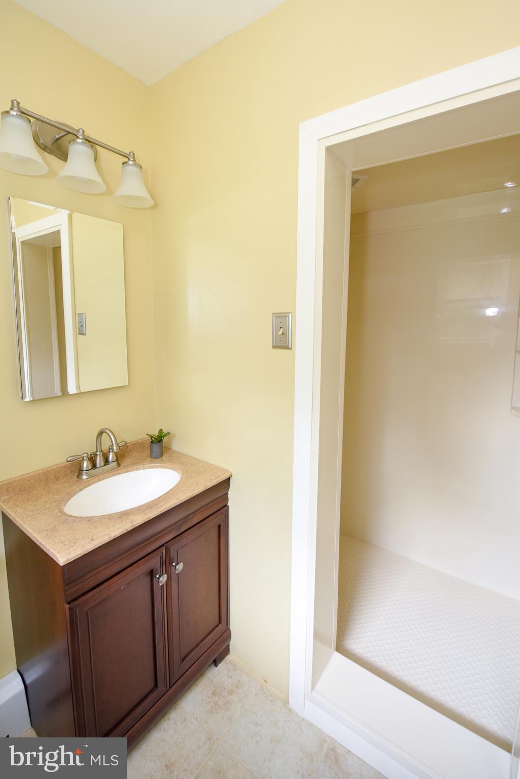 790 Lily Road Warminster, PA 18974 - Photo 15 of 36 Master Bath