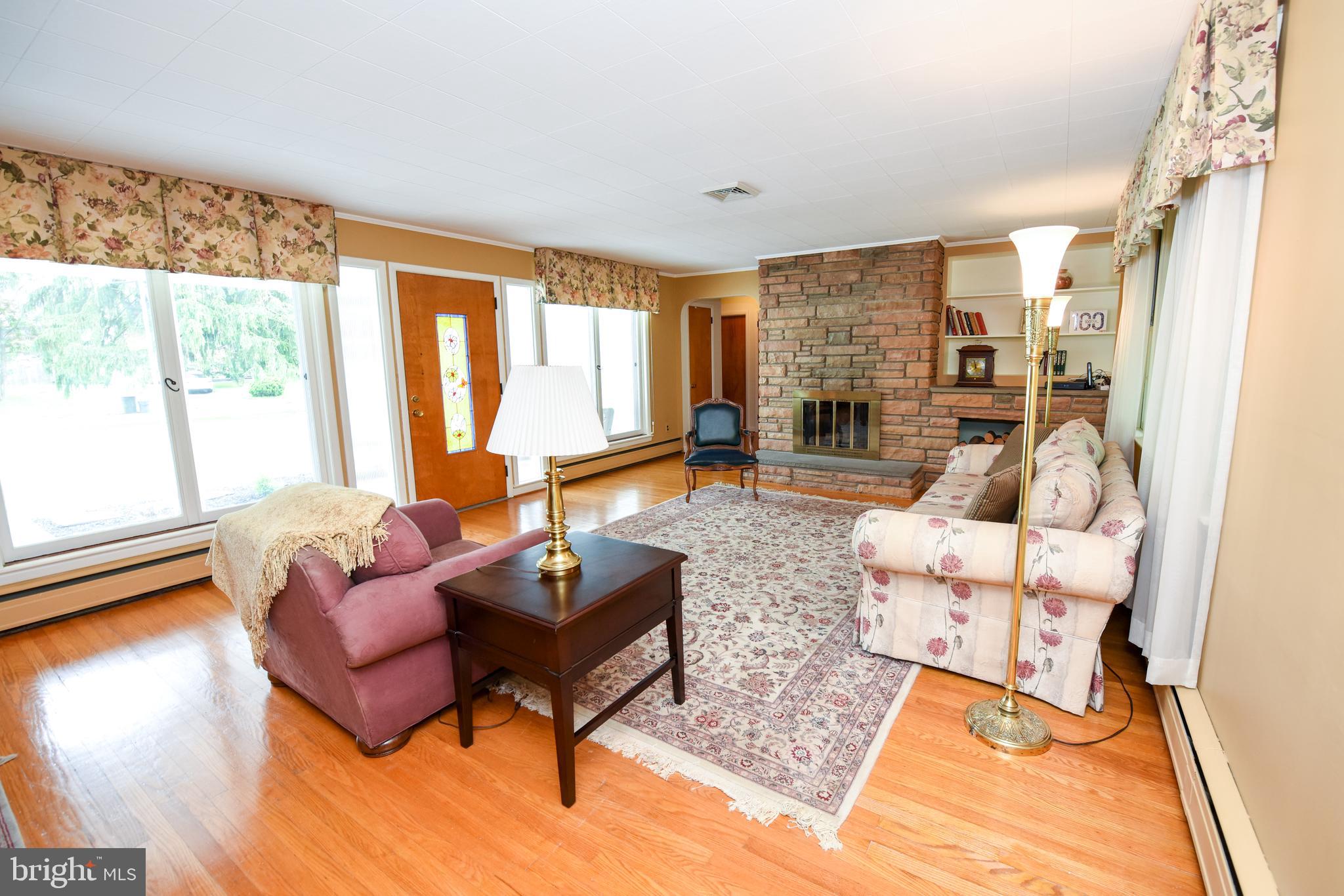 790 Lily Road Warminster, PA 18974 - Photo 3 of 36 Living Room