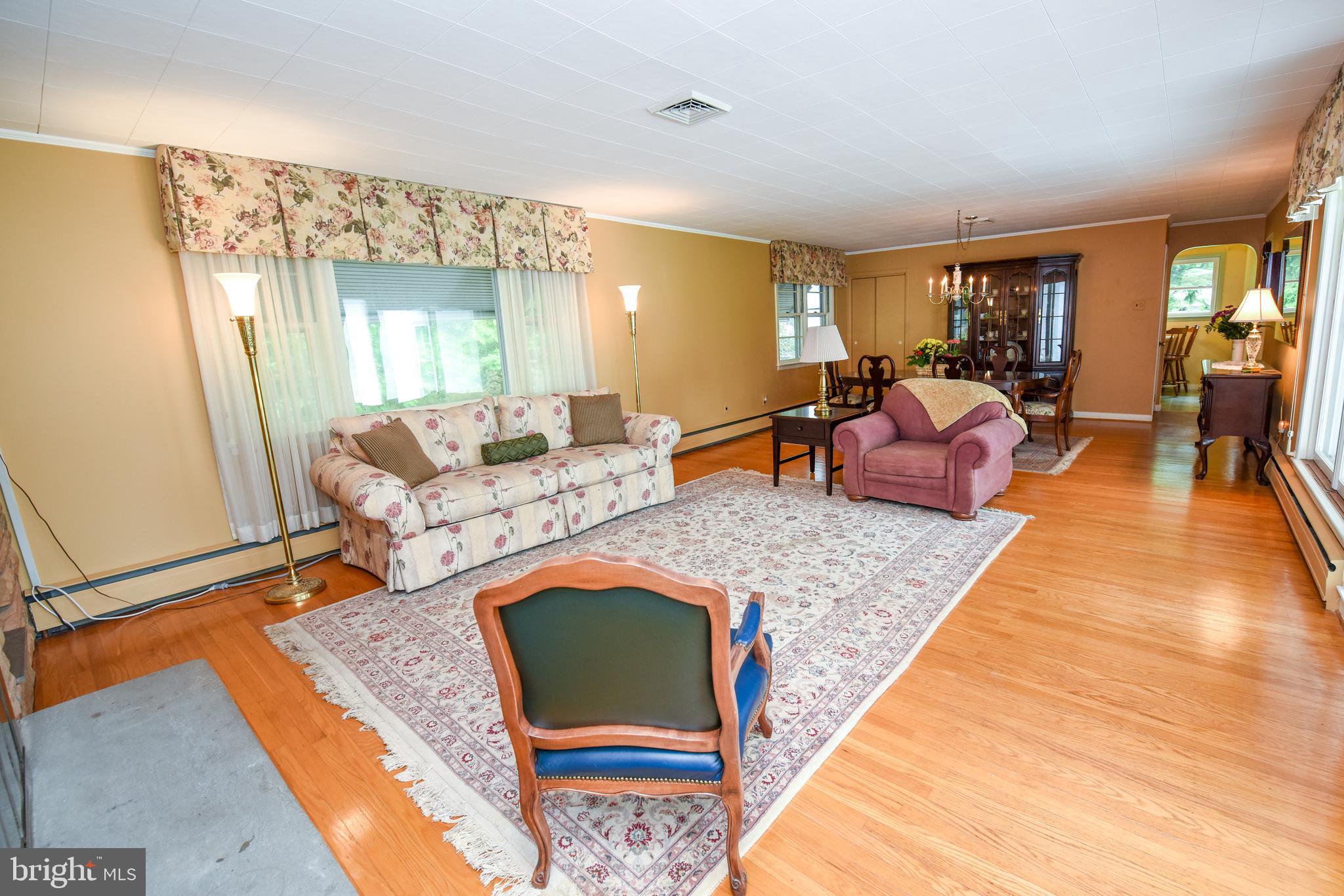 790 Lily Road Warminster, PA 18974 - Photo 4 of 36 Living Room