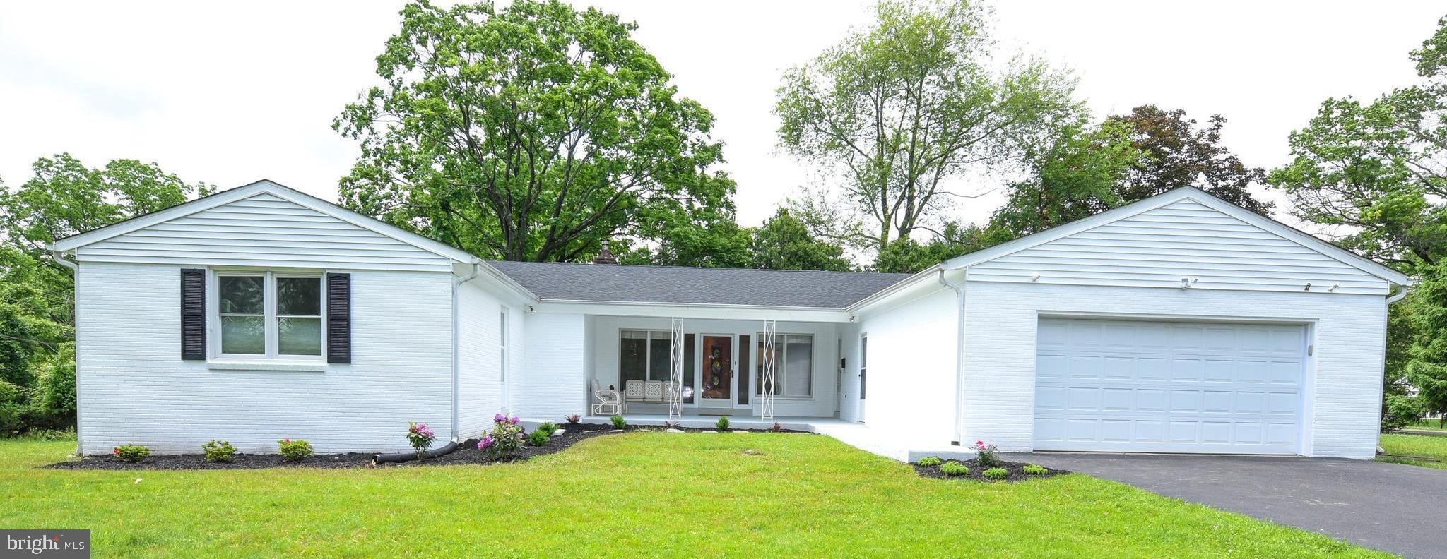 790 Lily Road Warminster, PA 18974 - Photo 31 of 36 View of the courtyard