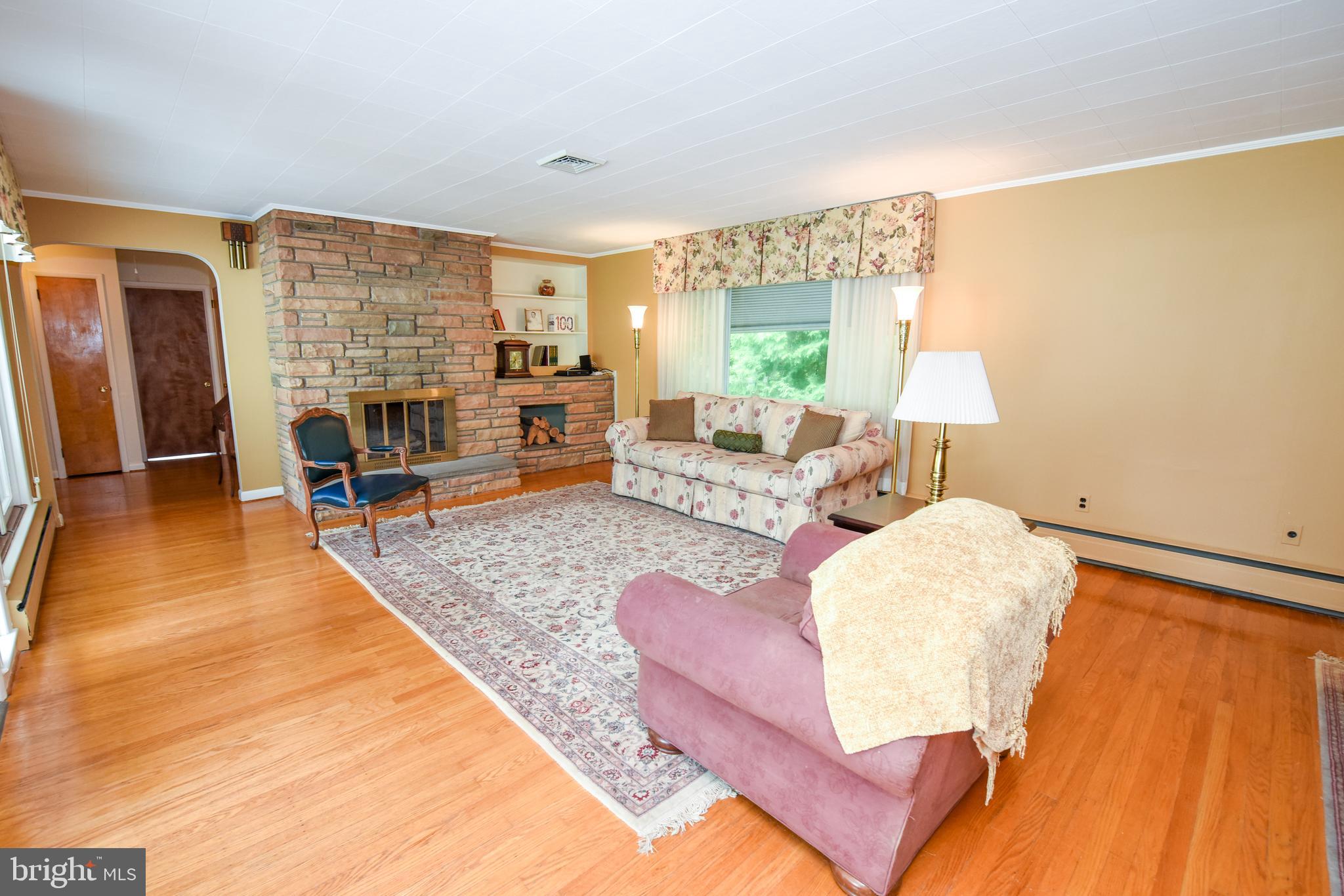 790 Lily Road Warminster, PA 18974 - Photo 5 of 36 Living Room