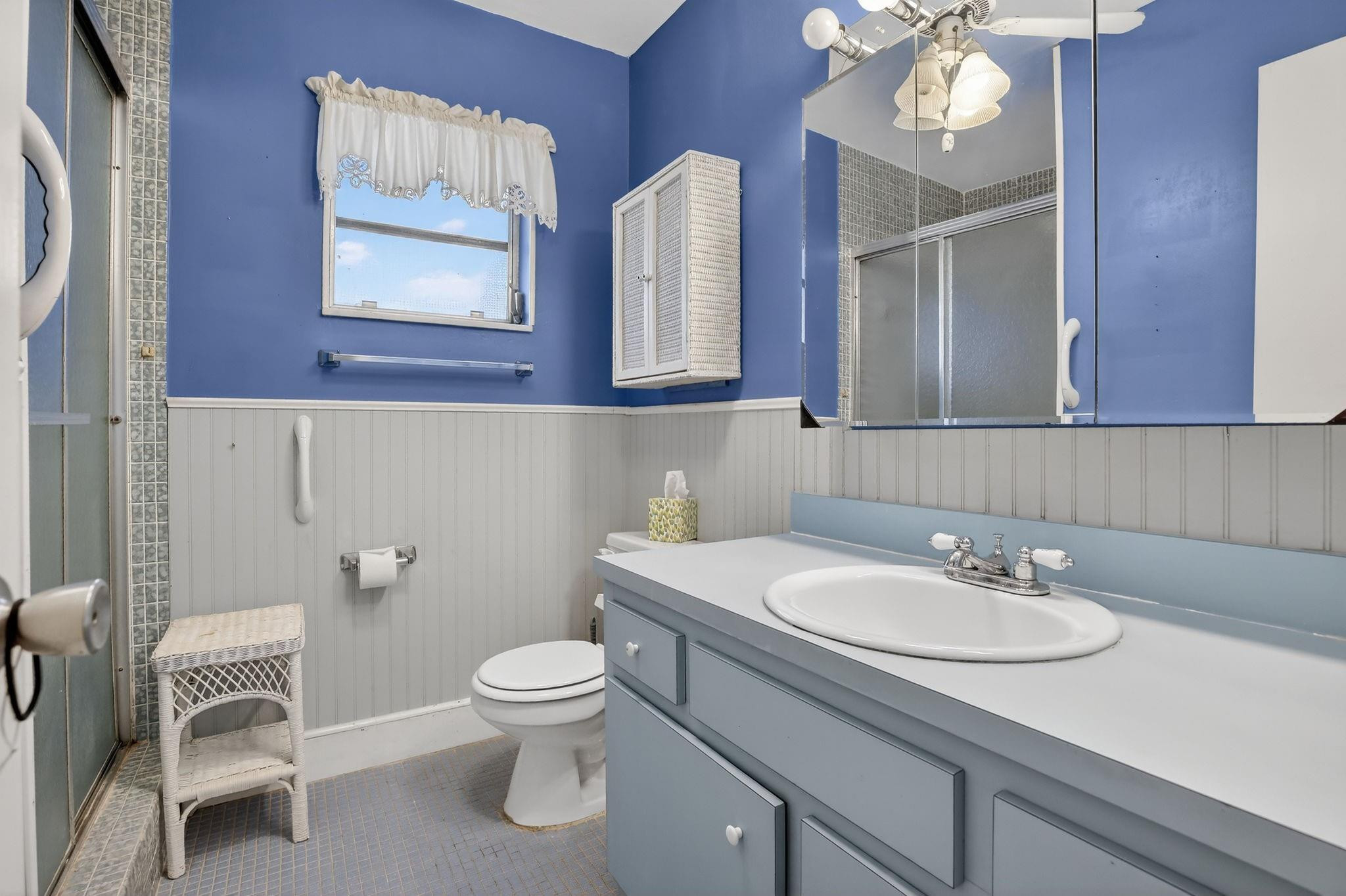 5300 Washington Street, Unit I201 Hollywood, FL 33021 - Photo 20 of 35 a bathroom with a toilet a sink and mirror