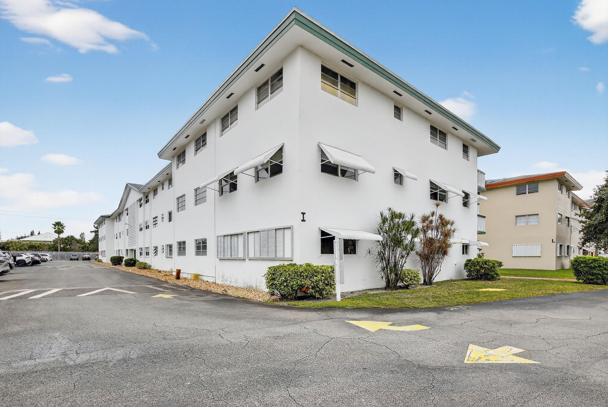 5300 Washington Street, Unit I201 Hollywood, FL 33021 - Photo 26 of 35 a view of a white house with a yard and plants