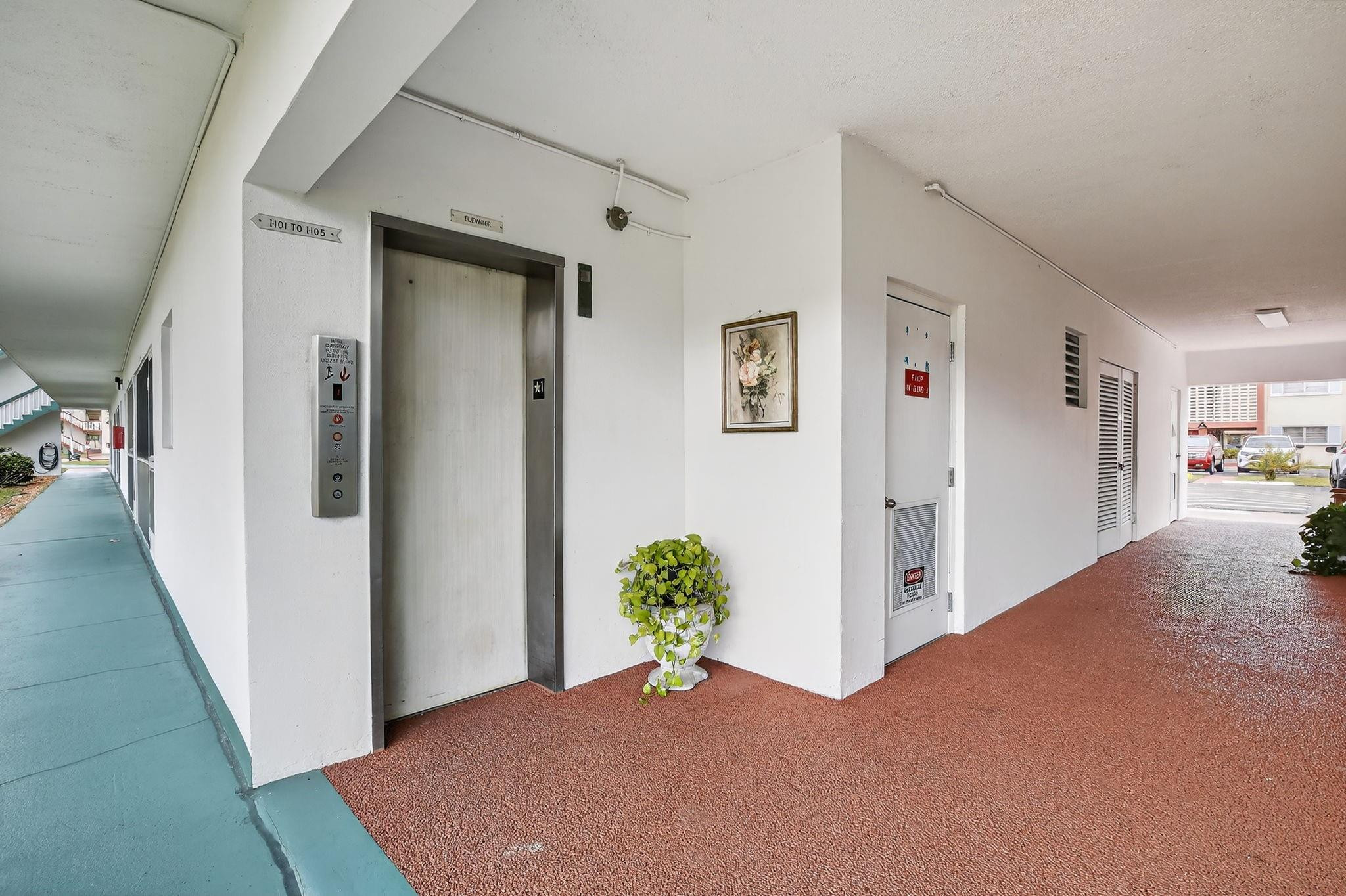 5300 Washington Street, Unit I201 Hollywood, FL 33021 - Photo 29 of 35 a view of a bedroom and a bedroom