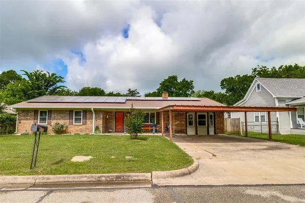 $1,875 | 809 Beech Street, Bonham, TX 75418