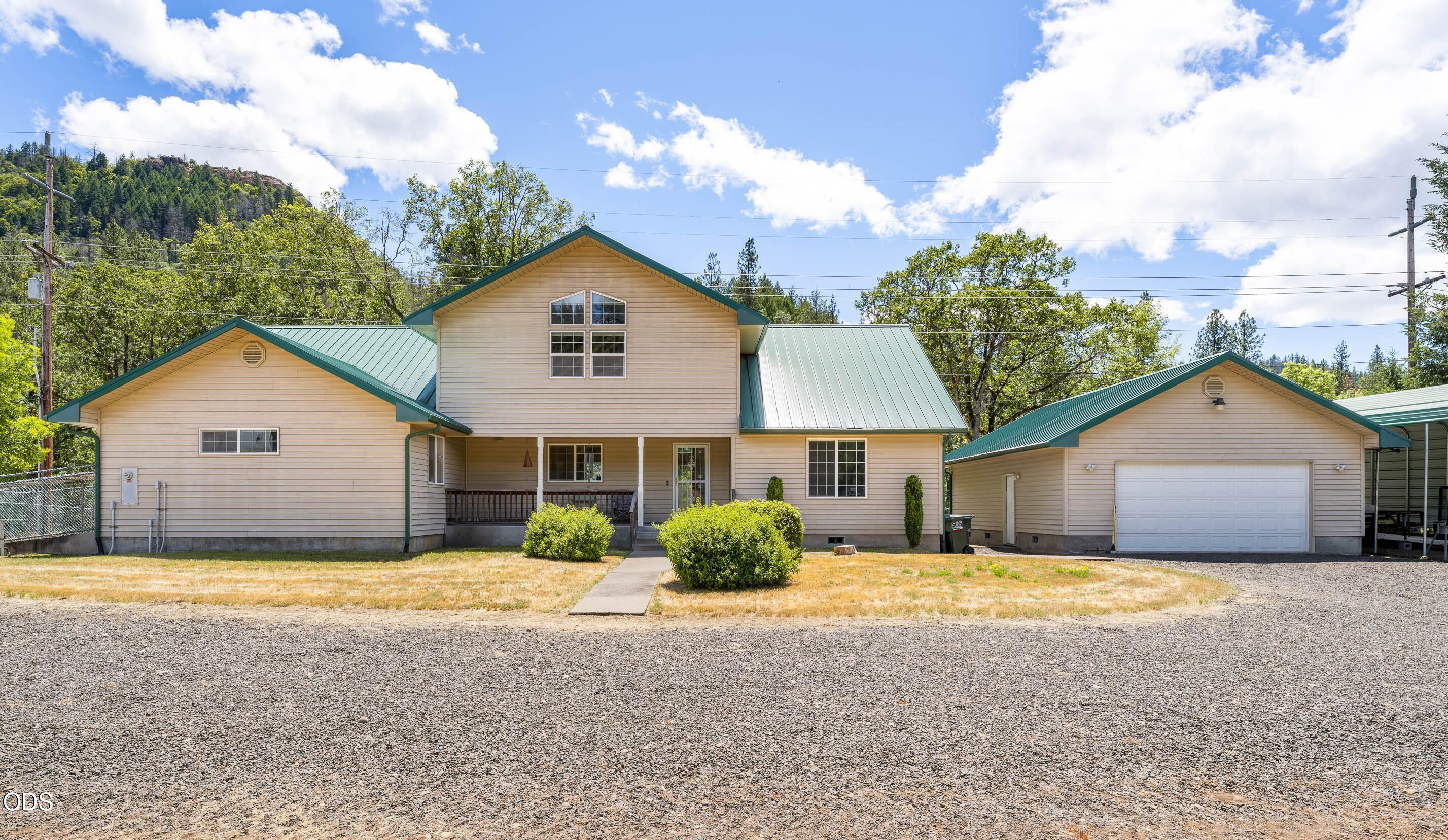 26268 Highway 62 Trail, OR 97541 - Photo 4 of 32