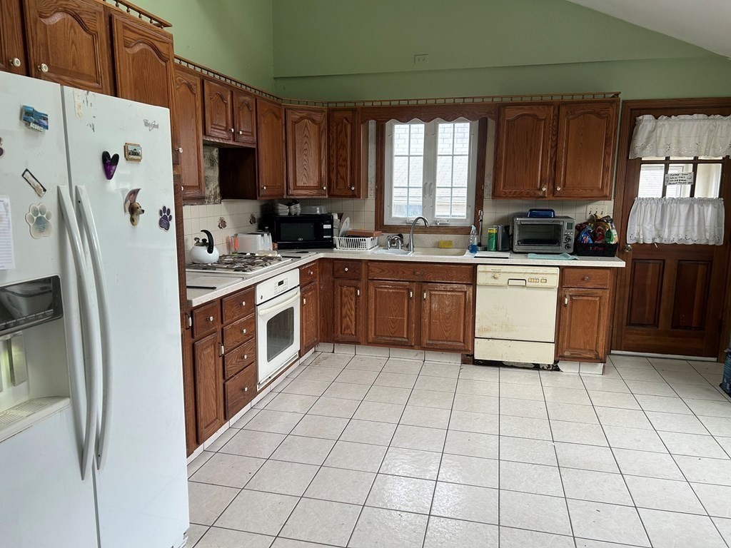 7 Rivet Street Acushnet, MA 02743 - Photo 5 of 10 Gallery Image 5