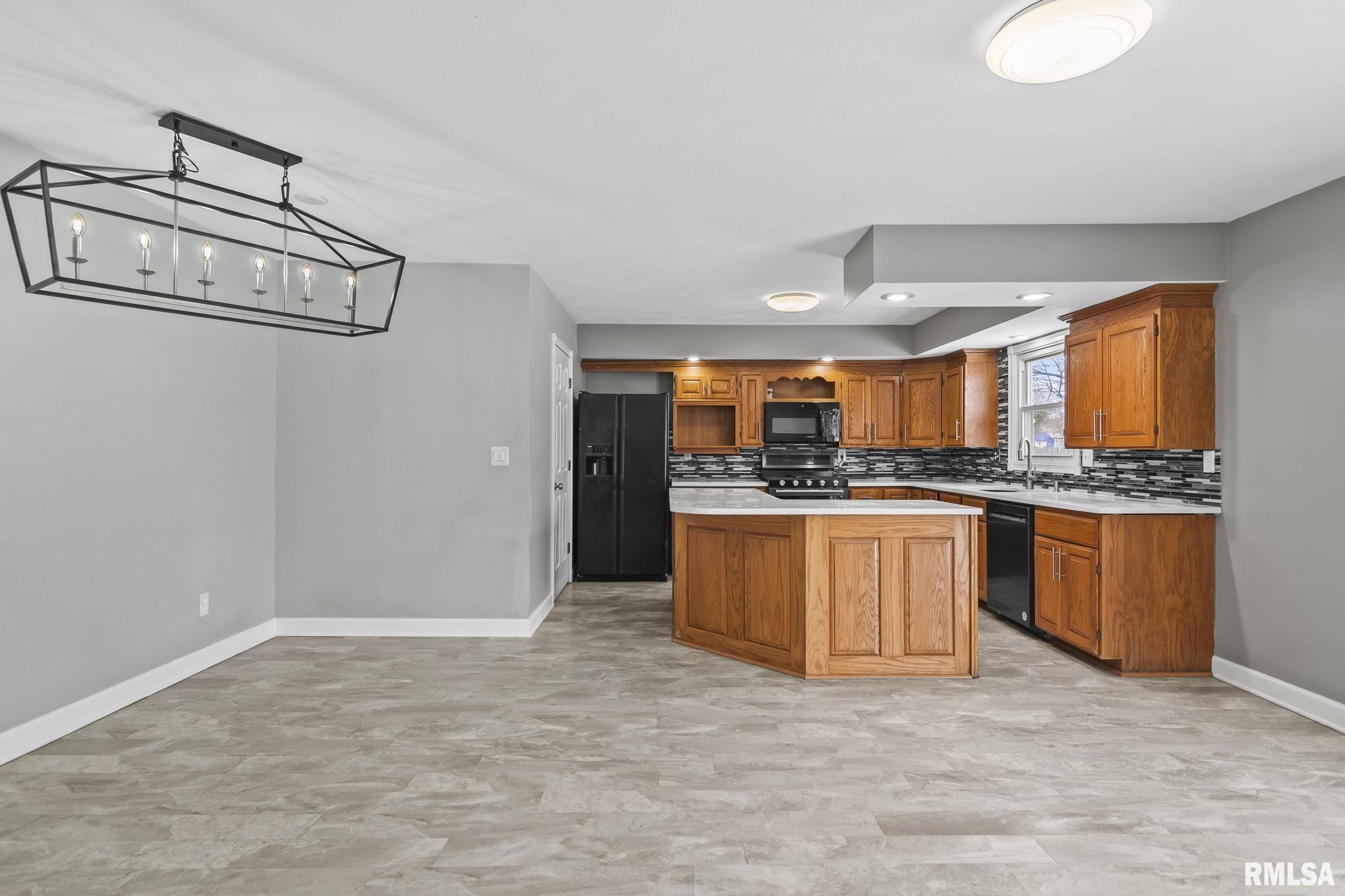 505 Emory Drive Sherman, IL 62684 - Photo 11 of 36