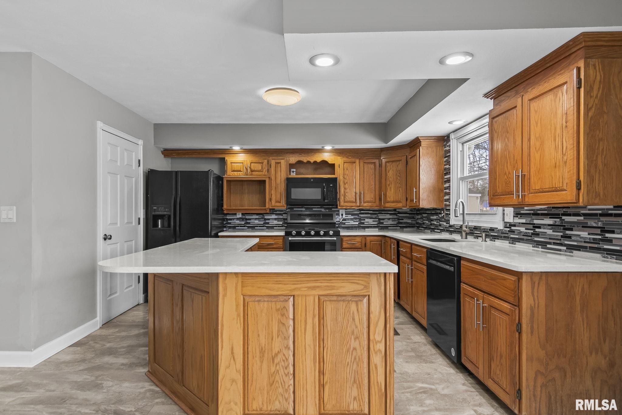 505 Emory Drive Sherman, IL 62684 - Photo 15 of 36