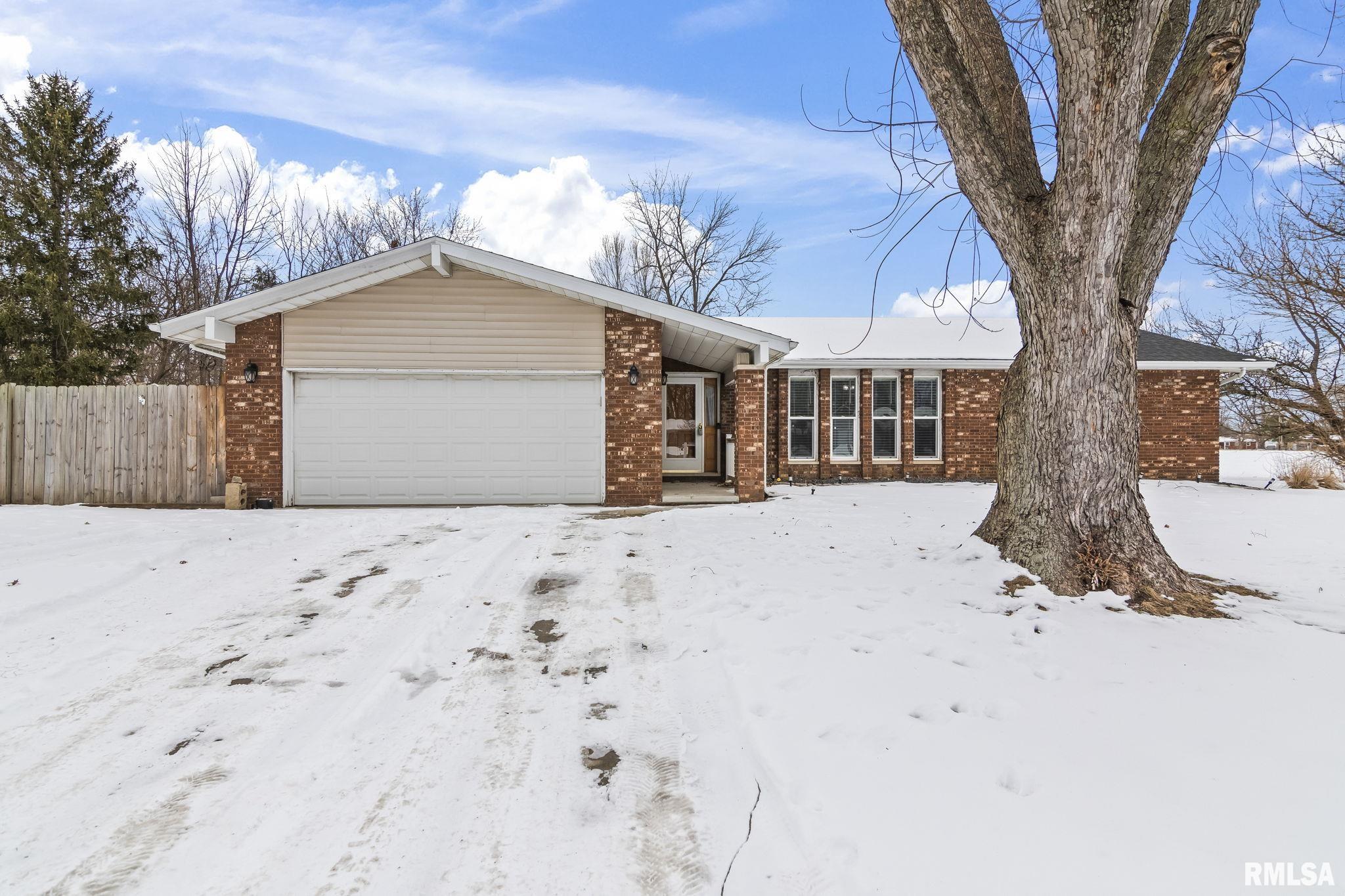 505 Emory Drive Sherman, IL 62684 - Photo 2 of 36