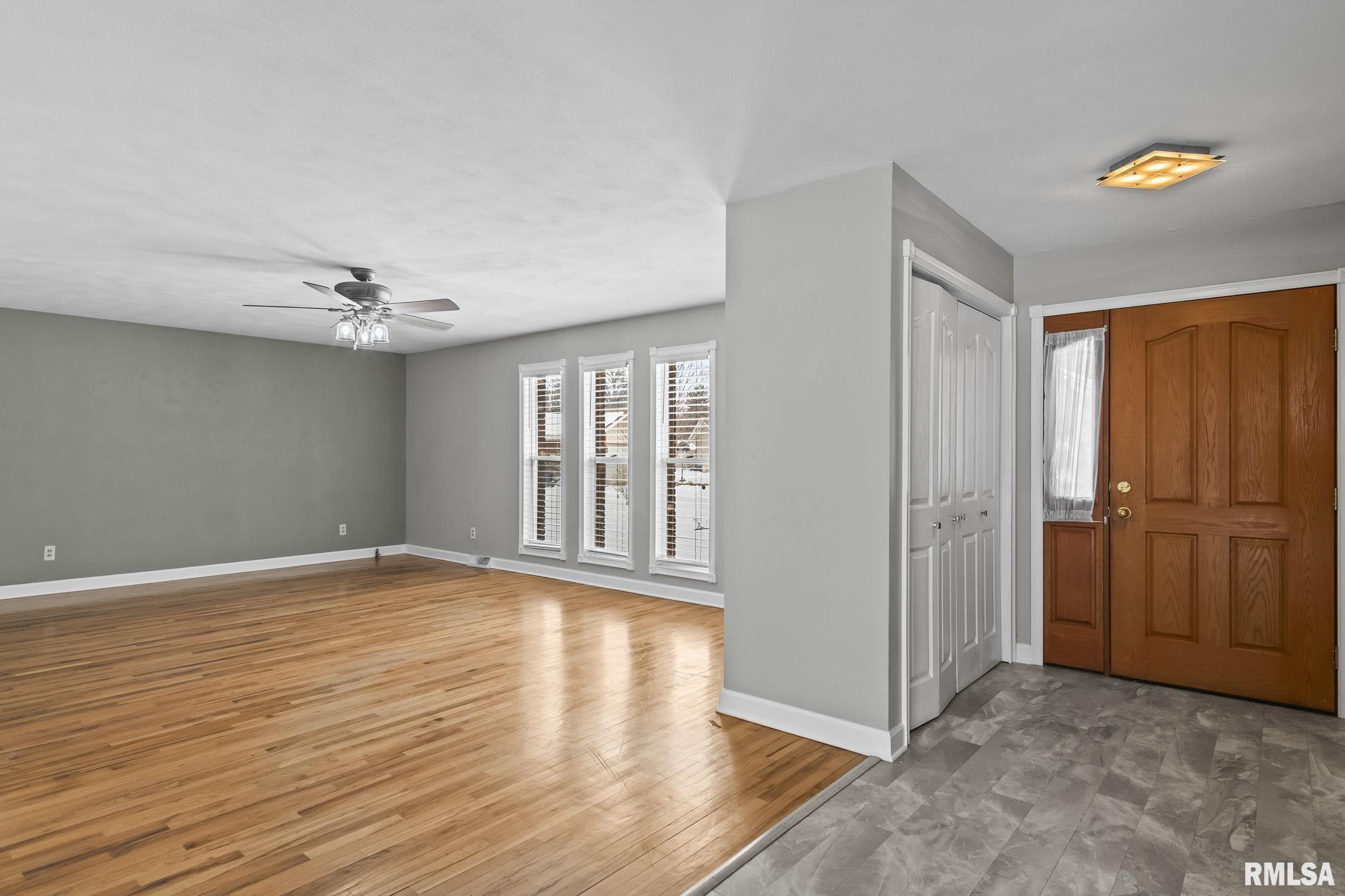 505 Emory Drive Sherman, IL 62684 - Photo 5 of 36