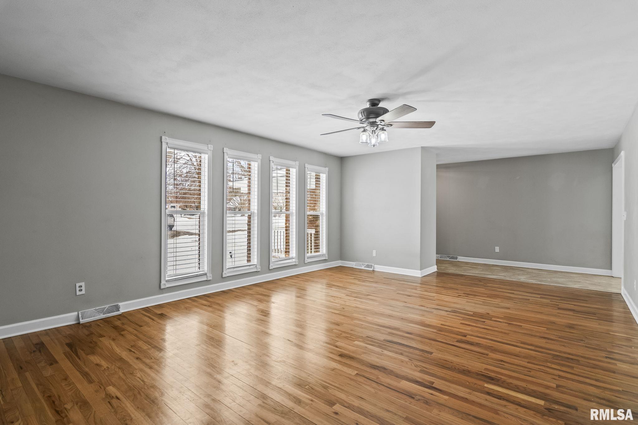 505 Emory Drive Sherman, IL 62684 - Photo 8 of 36