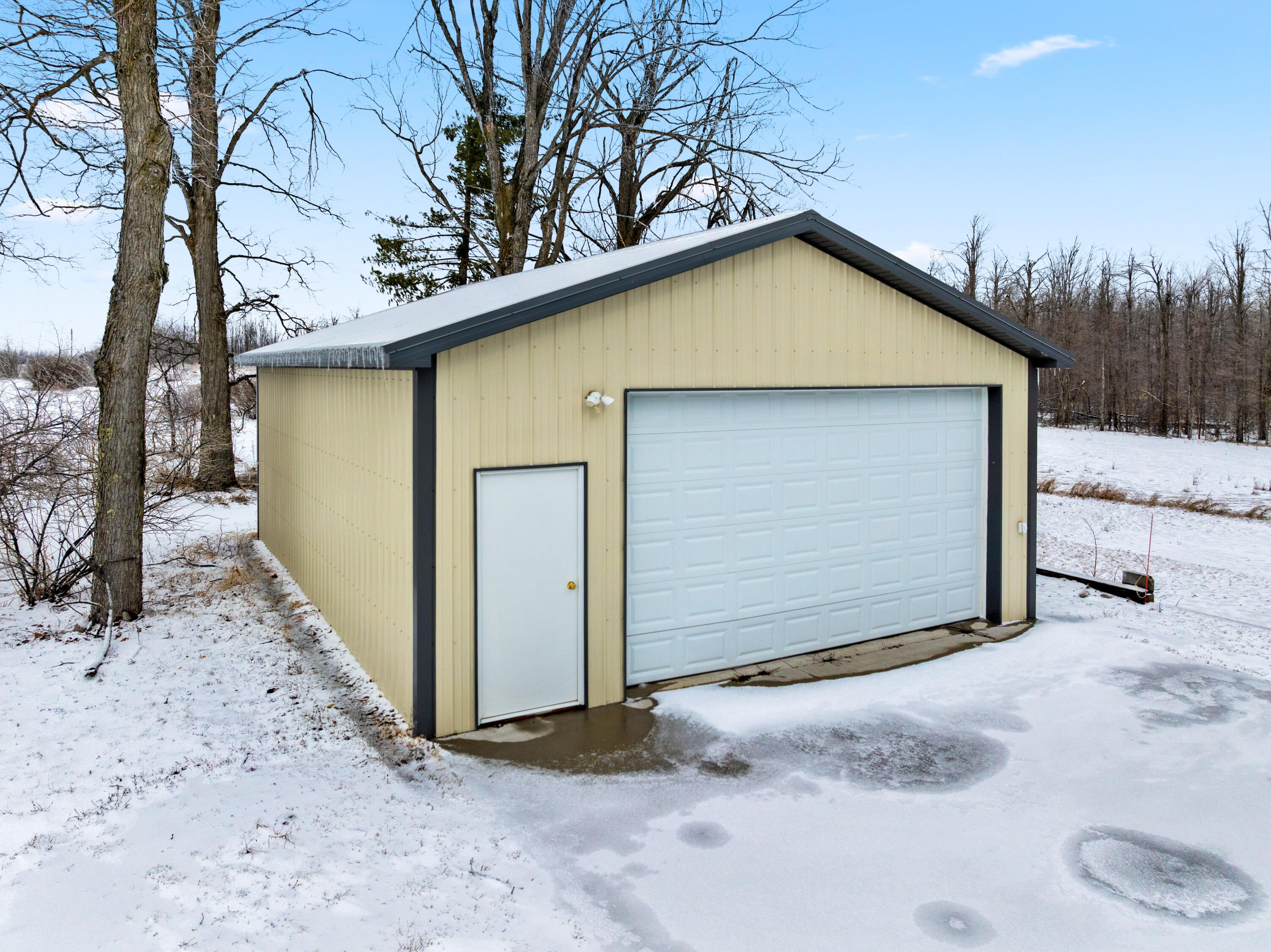 11825 Meridian Line Road Johannesburg, MI 49751 - Photo 35 of 45 32x24 garage