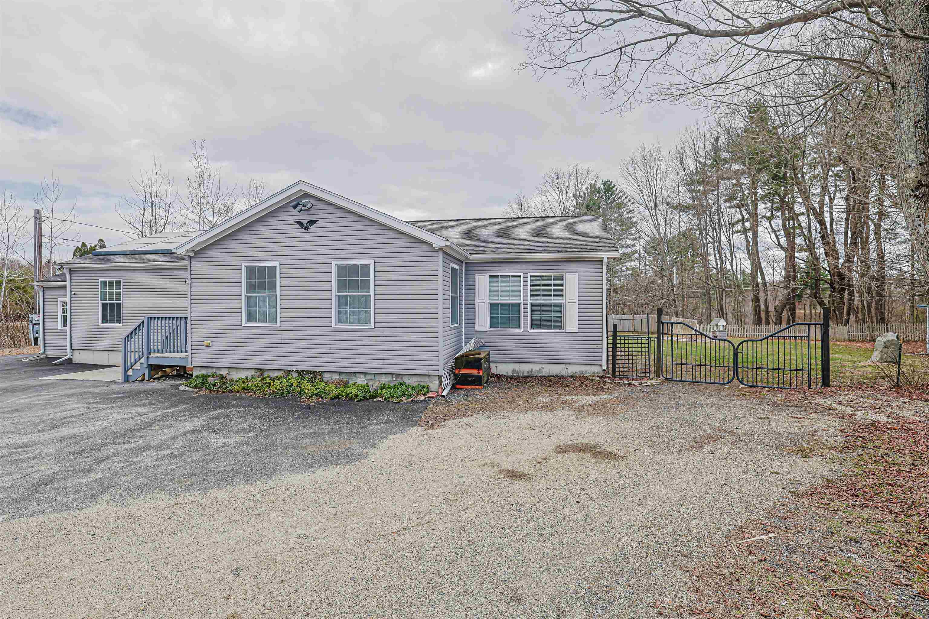 265 Lowell Street Rochester, NH 03867 - Photo 3 of 32