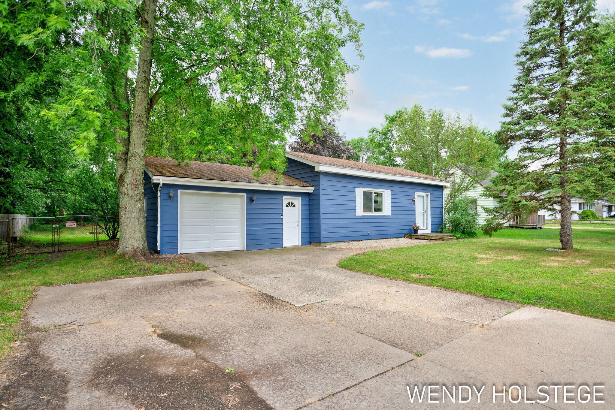 718 Riley Street Holland, MI 49424 - Photo 3 of 44 3-web-or-mls-718-riley-st