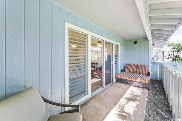 a view of livingroom with furniture