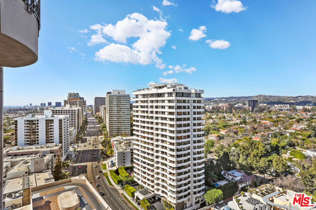 10580 Wilshire Boulevard, Unit 19NW Los Angeles, CA 90024 - Photo 16 of 20 a view of city with balcony