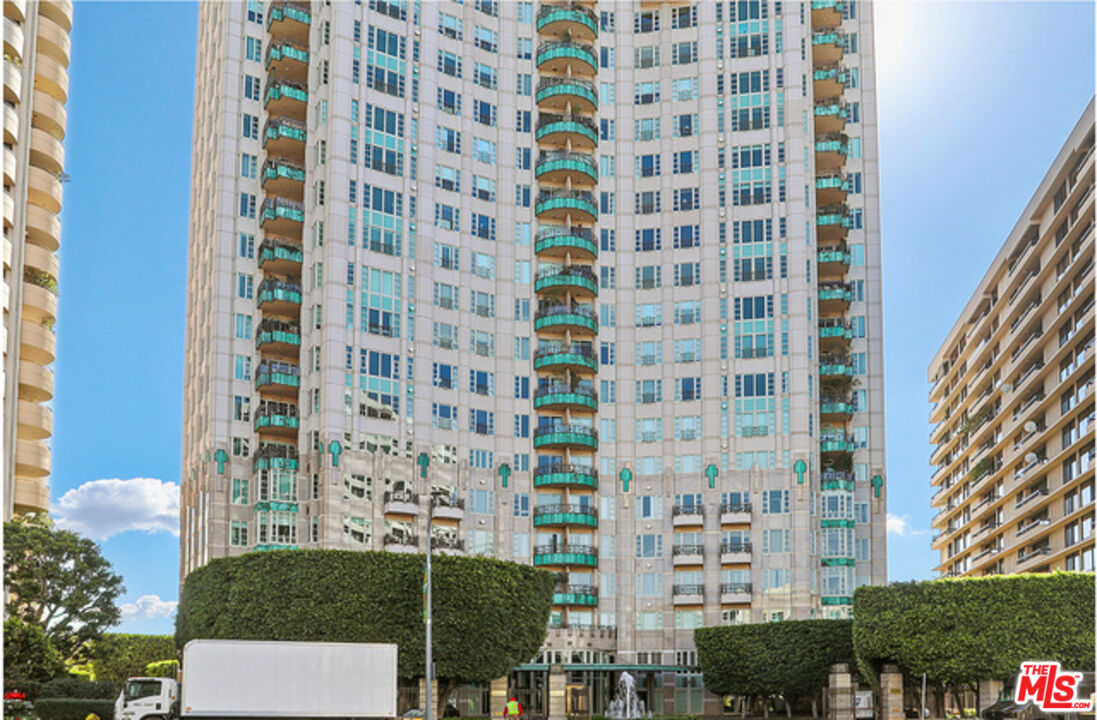 10580 Wilshire Boulevard, Unit 19NW Los Angeles, CA 90024 - Photo 19 of 20 a view of a building