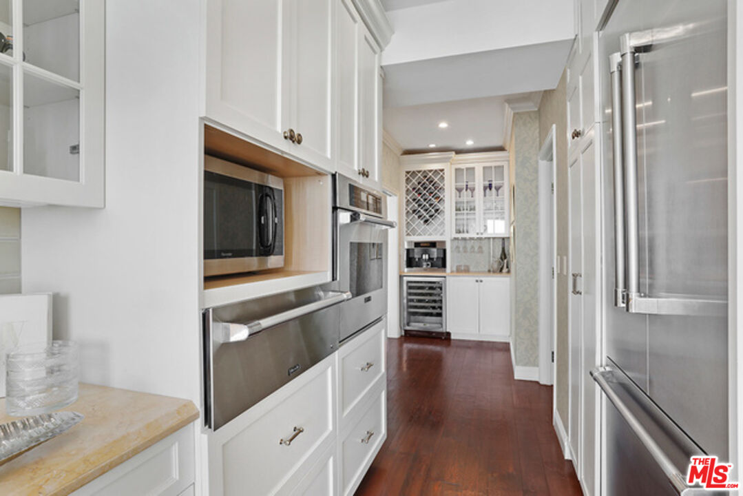 10580 Wilshire Boulevard, Unit 19NW Los Angeles, CA 90024 - Photo 7 of 20 a kitchen with stainless steel appliances a refrigerator and a stove top oven