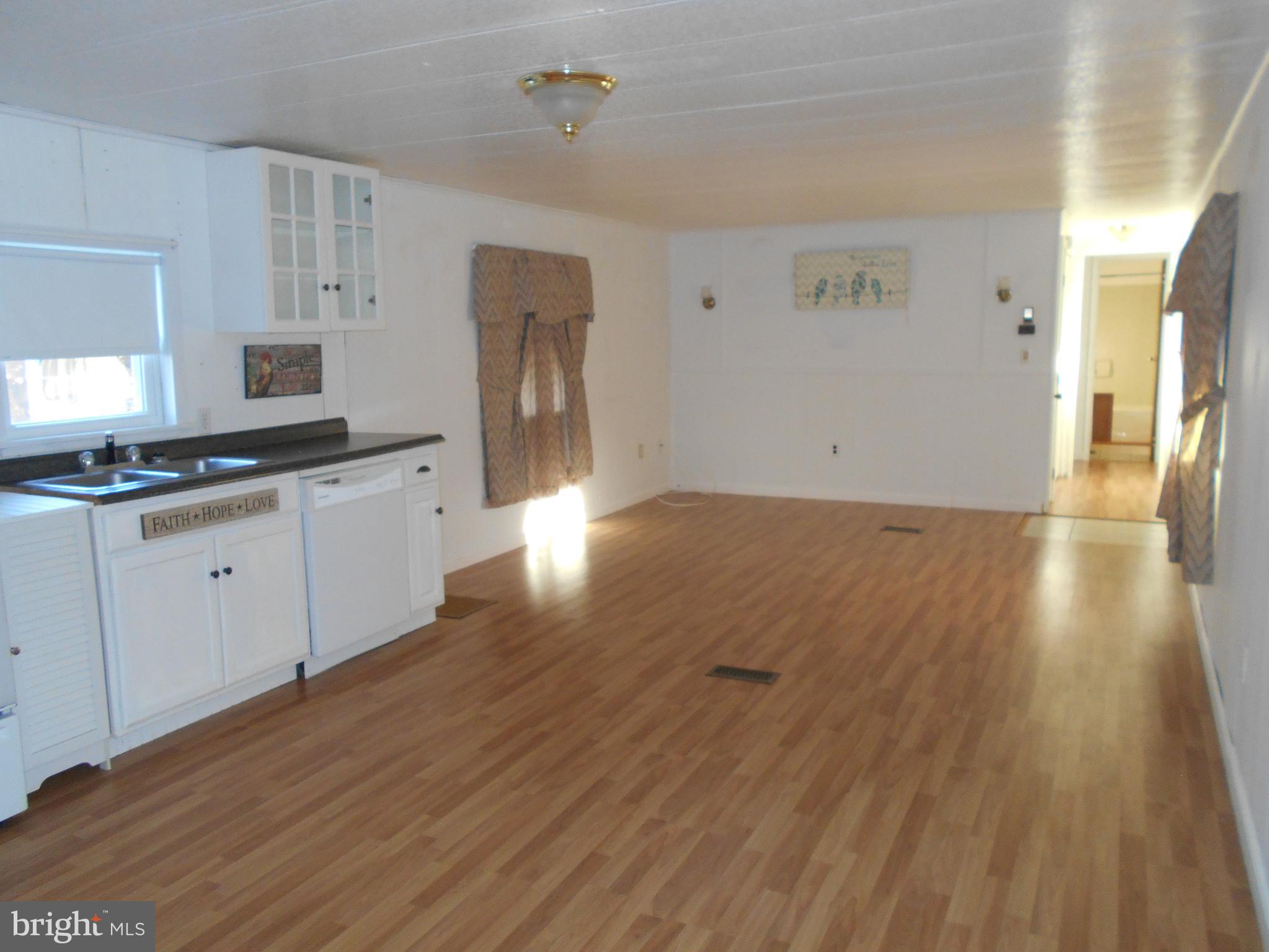 5030 Mt Zion Road Hurlock, MD 21643 - Photo 10 of 15 Kitchen/ Living Room