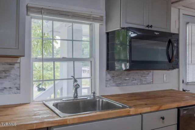 $159,900 | 455 Westin Drive, Bristol, VA 24201