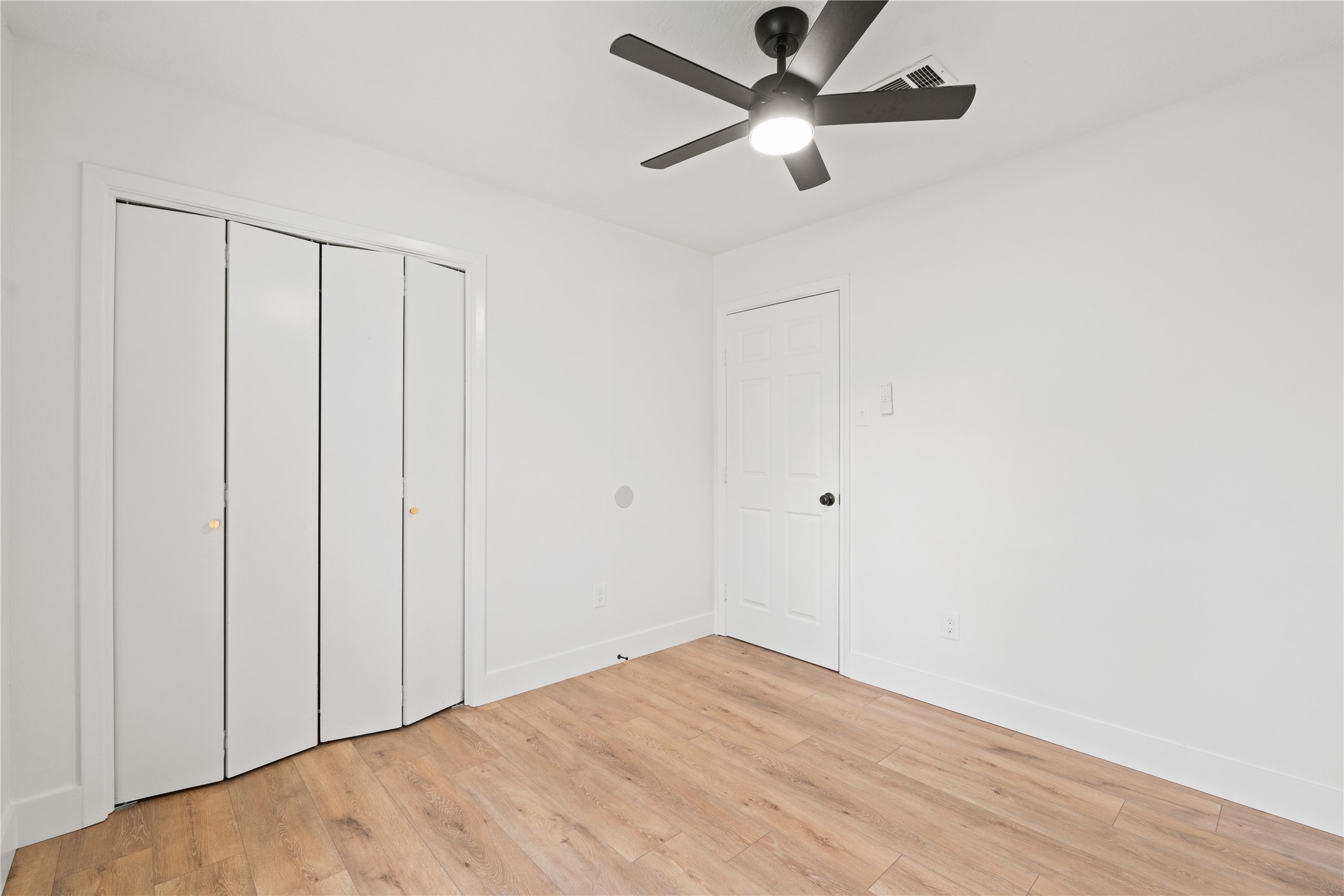 19415 Enchanted Oaks Drive Spring, TX 77388 - Photo 32 of 48 a view of a big room with carpet