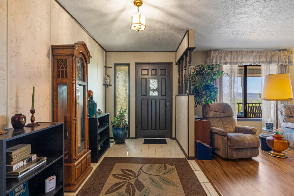 11445 Hill Road Klamath Falls, OR 97603 - Photo 11 of 51 011