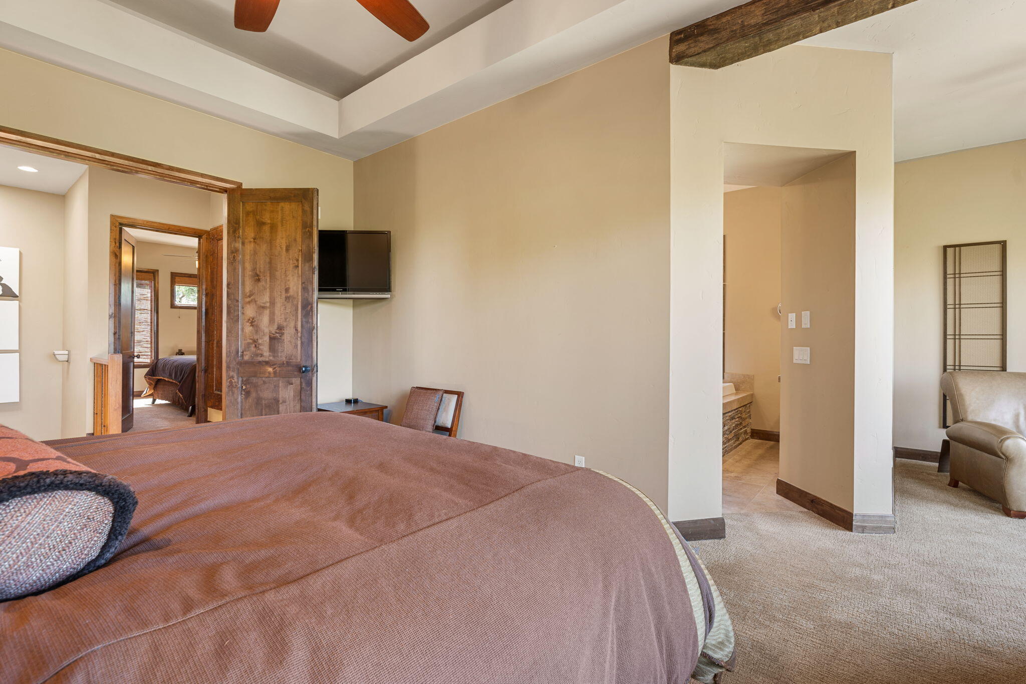 3052 Snow Canyon Parkway, Unit 98 St. George, UT 84770 - Photo 37 of 70 Primary & Sitting Area