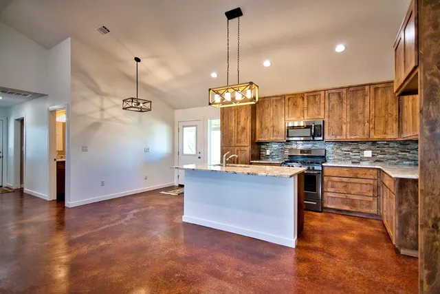 $525,000 | 412 Airport Road, Mason, TX 76856