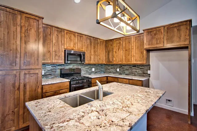 $525,000 | 412 Airport Road, Mason, TX 76856