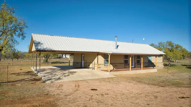 $525,000 | 412 Airport Road, Mason, TX 76856